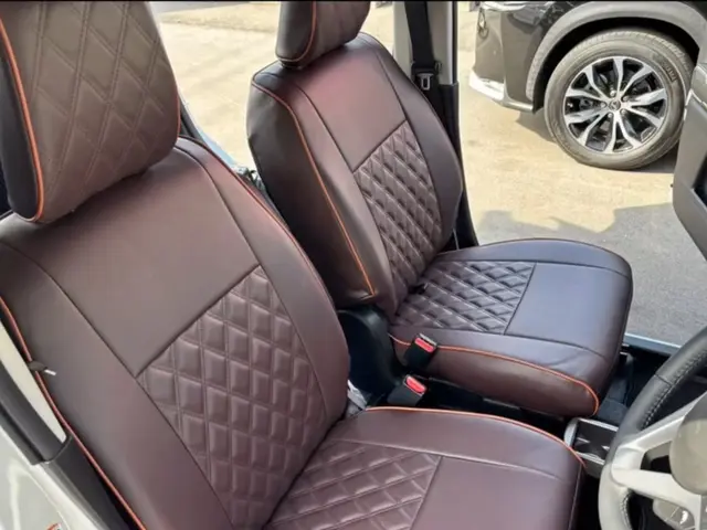 業者様と提携中の確かな技術！シートカバーで室内をドレスアップ♪サービスの画像