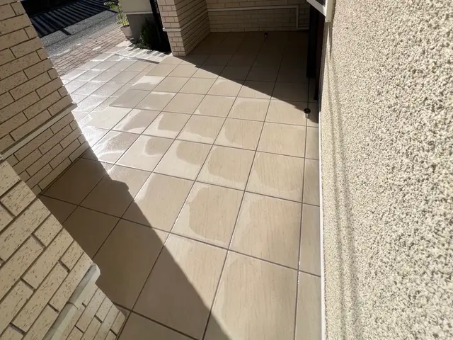 【玄関　タイルクリーニング】丁寧な作業で満足度抜群！住宅のプロにお任せください！サービスの画像