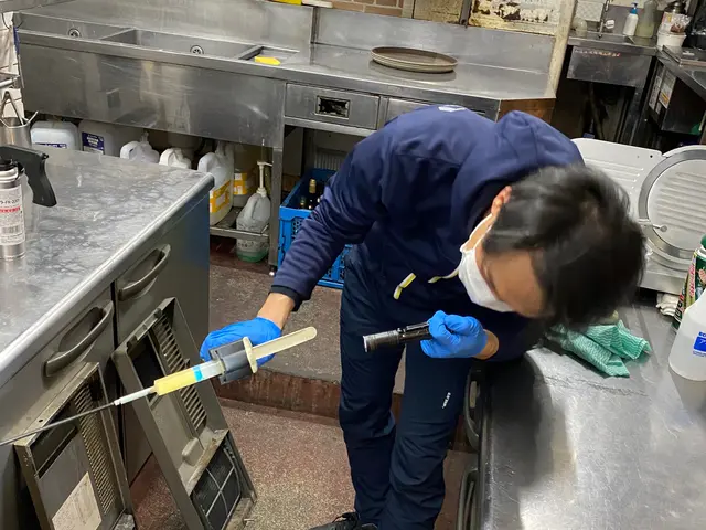 経験豊かな店長がオリジナルベイト剤や様々な施工方法でゴキブリ駆除を行いますサービスの画像