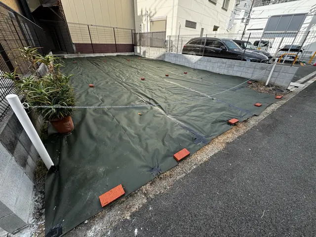 草抜き不要の暮らしへ。敷くだけで景観が長持ちします。 雑草の悩みを一気に解決！サービスの画像