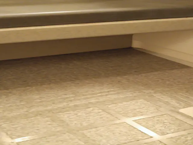 カビ、水垢、石鹸カス、皮脂汚れ、鏡のウロコ、浴槽エプロン内。様々な汚れ一掃しますサービスの画像