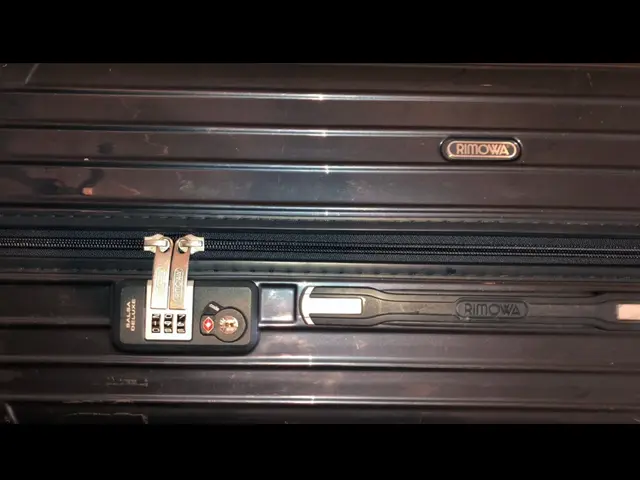 旅先・出張でも安心！スーツケース鍵を即日開錠サービスの画像