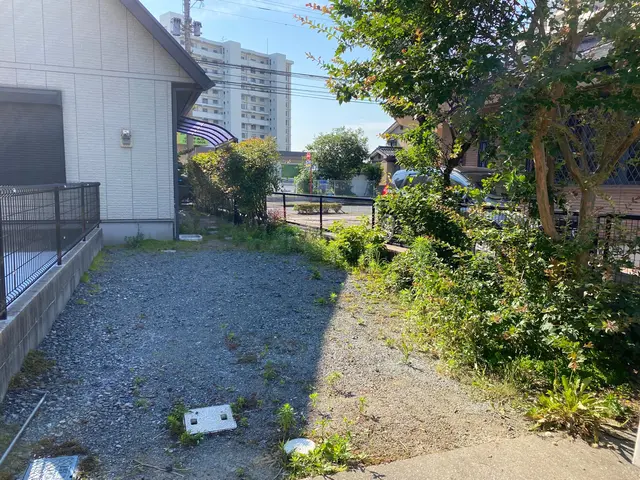 筋肉痛になられる前に、代わりに砂利敷き致します。サービスの画像