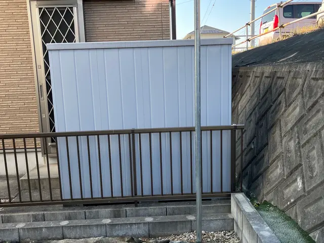 カーブミラー以外でもコンクリートに取り付けお任せくださいサービスの画像