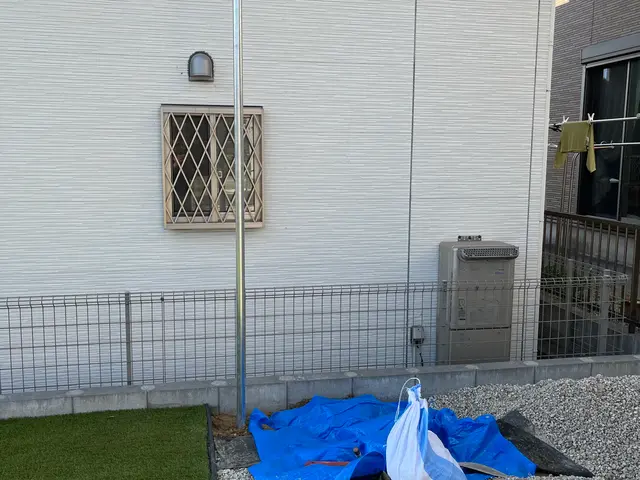 カーブミラー以外でもコンクリートに取り付けお任せくださいサービスの画像