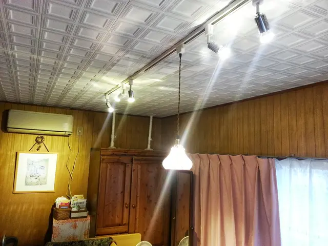 ダクトレールの取り付けはお任せください。サービスの画像