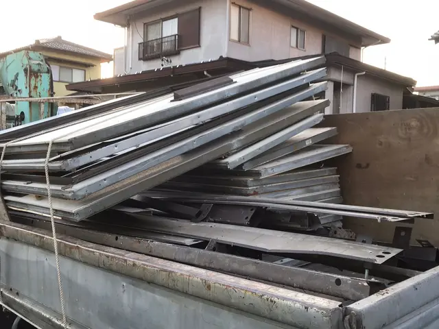 不要になった物置を解体します。サービスの画像