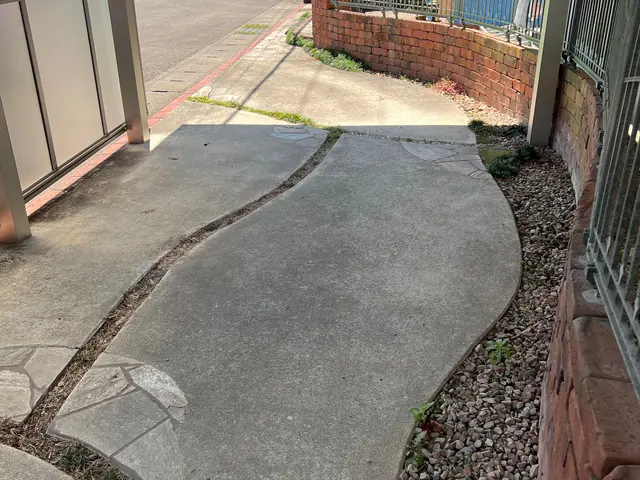 駐車場等の土間高圧洗浄。サービスの画像