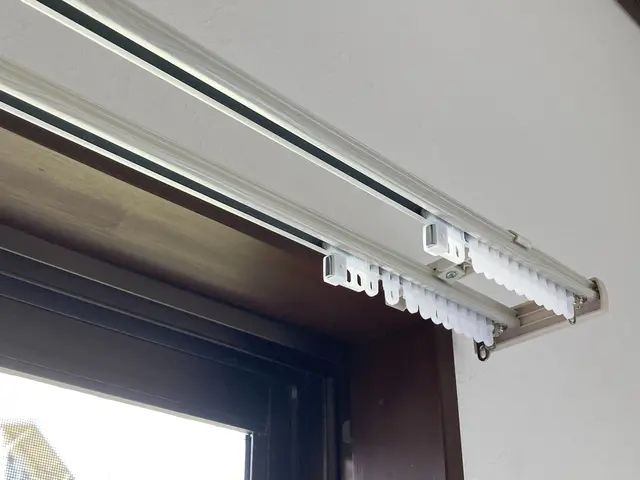 福岡市【カーテンレール取付】ブラインド・ロールスクリーン取り付けサービスの画像