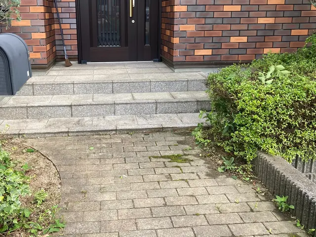 枯葉、枯草、枯れ枝回収します！年末のお庭の大掃除お任せ下さい！サービスの画像