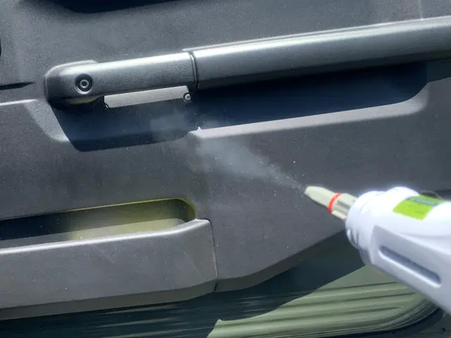 自信の完全自社施工◎安心の保険加入済み！女性スタッフ同行可能ですサービスの画像