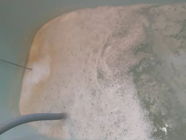 お風呂の追い焚き配管の洗浄です。除菌にも効果があり、気になる臭いもなくなります。サービスの画像