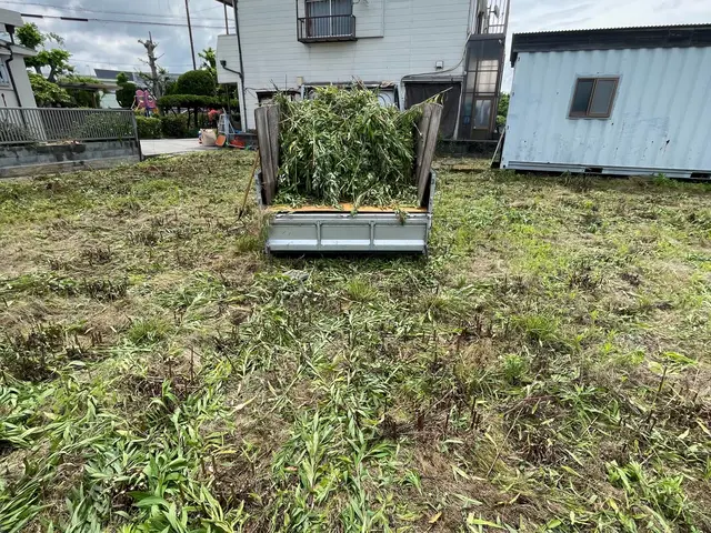 草が伸びてお困りの方へ☆草刈りをスピーディーに対応いたします！駐車場や空き地も☆サービスの画像