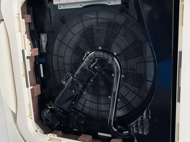 業界９年目/天井埋込式・天井吊り下げ式各種エアコン対応可！分解して内部を徹底洗浄サービスの画像