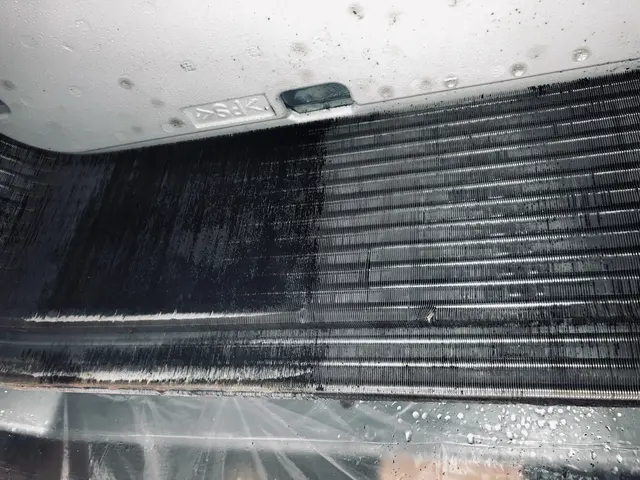 業界９年目/天井埋込式・天井吊り下げ式各種エアコン対応可！分解して内部を徹底洗浄サービスの画像