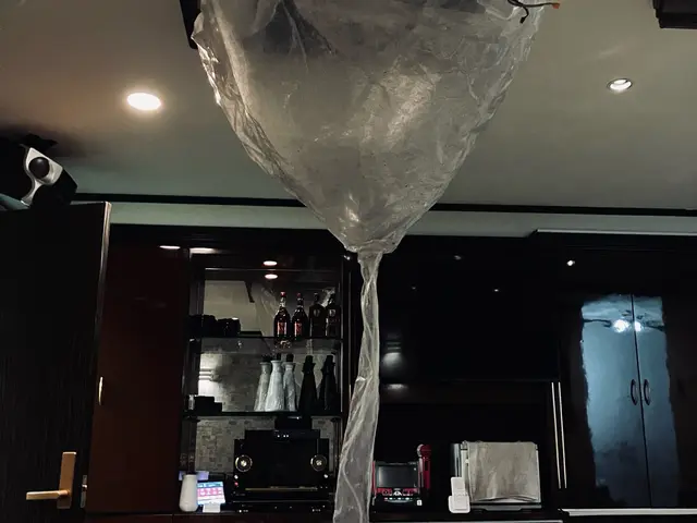 業界９年目/天井埋込式・天井吊り下げ式各種エアコン対応可！分解して内部を徹底洗浄サービスの画像