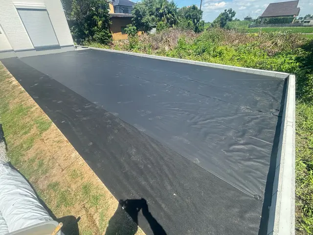 [防草シート]現地見積もり無料です！既存砂利への施行も可能です！サービスの画像