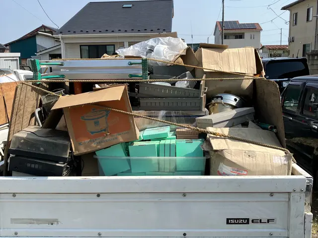 2tロングワイド！ユニックで重い物も可。エアコン取り外し無料！　女性同行可。サービスの画像