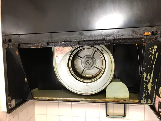 《営業時間外も対応可◎》女性スタッフ在籍！損害保険加入◎ギトギト油も分解洗浄！サービスの画像