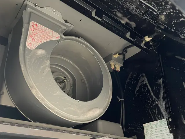 頑固な油汚れ！レンジフードのクリーニングならおまかせ下さい。サービスの画像