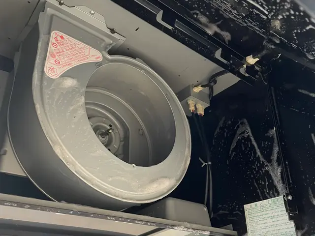 頑固な油汚れ！レンジフードのクリーニングならおまかせ下さい。サービスの画像