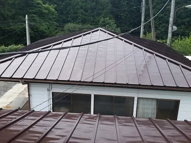 トタンの屋根塗装はお任せください！サービスの画像