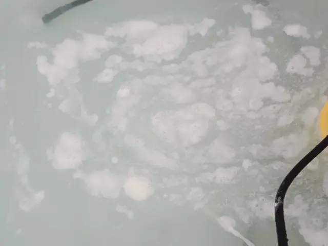 追い焚き配管洗浄。キレイなお湯で安心して入浴を！1つ穴タイプ、追い焚き機能有限定サービスの画像