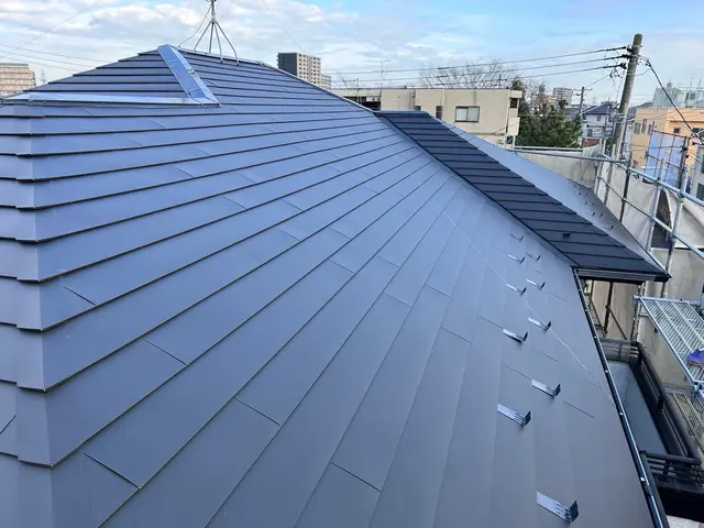 棟板金交換、屋根カバー工事、葺き替え工事、瓦一式サービスの画像