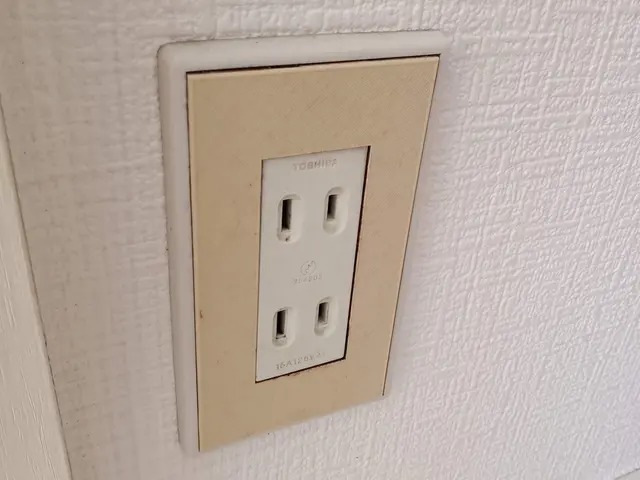 壁のスイッチ修理・交換・増設、電源コンセント修理・交換・増設サービスの画像