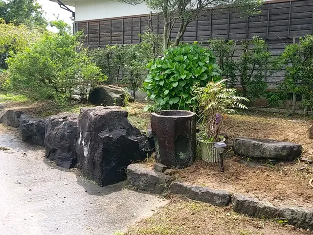 業界歴１６年剪定の緑事ならお任せをとの思いで作業します。喜んで剪定伐採致します。サービスの画像