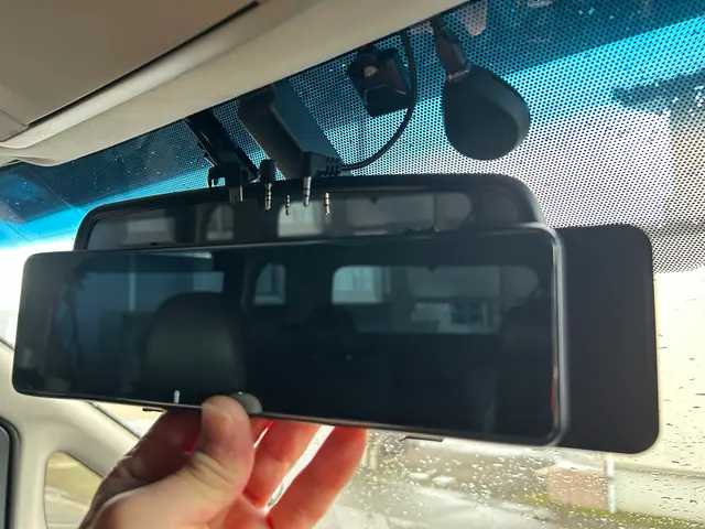 なるべく配線は隠して、見た目スッキリにします。サービスの画像