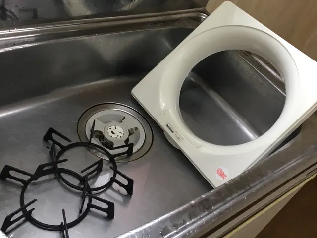 キッチンクリーニングは専門清掃のプロにお任せ！特殊洗剤でピッカピカに！サービスの画像