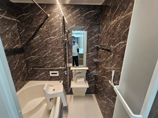 【くらまアワード3年連続受賞】鏡の研磨&防カビコート無料！！渋谷区から伺いますサービスの画像