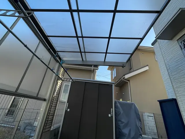 【年末の大掃除に！カーポートを明るくリセット】サービスの画像