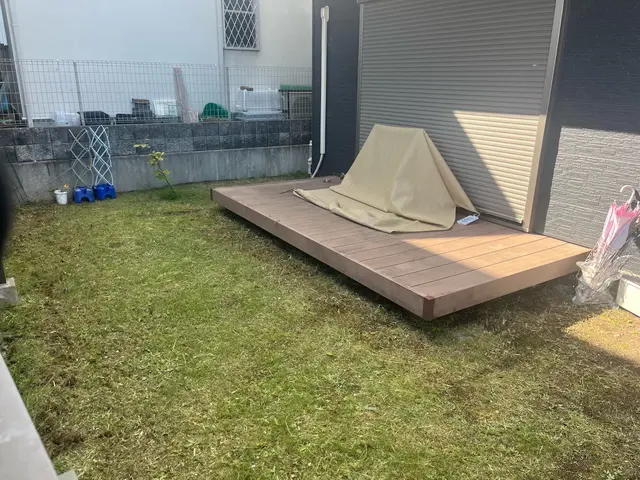 お庭やマンション周りの草抜きもキレイに！！知識と経験が豊富なのでお任せください。サービスの画像