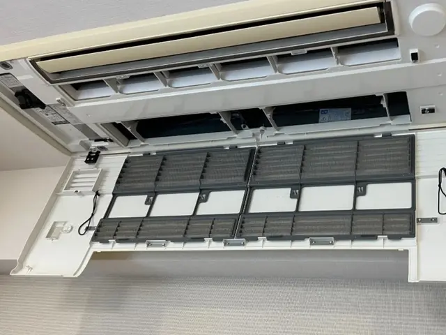 天井埋込家庭用エアコンクリーニング☆家庭用のみ♪消臭抗菌コート無料サービスの画像