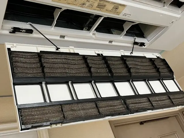 天井埋込家庭用エアコンクリーニング☆家庭用のみ♪消臭抗菌コート無料サービスの画像