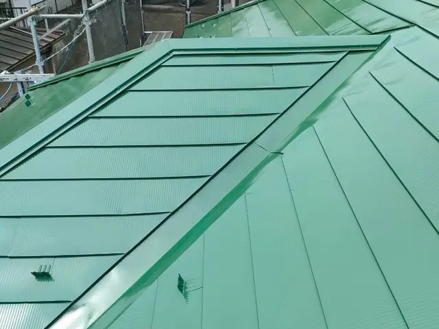 トタン屋根｜足場込み ケレン徹底×錆止め重視塗装サービスの画像