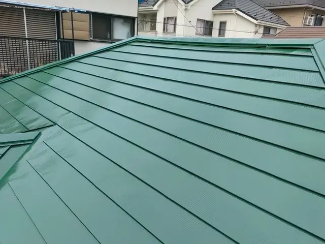 トタン屋根｜足場込み ケレン徹底×錆止め重視塗装サービスの画像