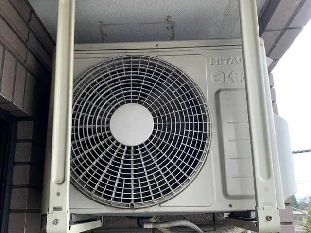 当店で処分のエアコンのみ対応　処分無料　取り外し後の簡易清掃有　複数台割引有サービスの画像