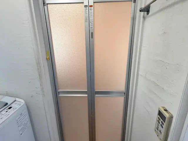 浴室ドア交換サービスの画像