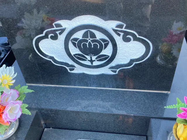 ハウスクリーニングの技術でお墓をキレイに！お墓参り代行サービスサービスの画像