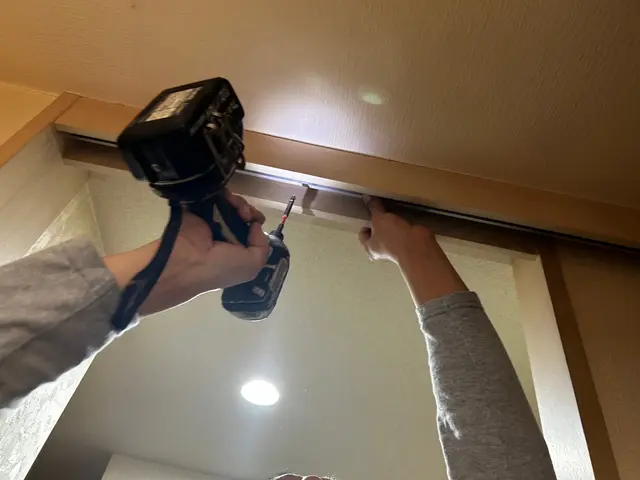 玄関・建具戸車交換　レール交換　戸車・レール用意します　土日祝も対応可能ですサービスの画像