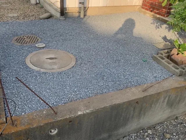 〘砂利敷き〙除草＋防草シートも同時作業可能です！サービスの画像