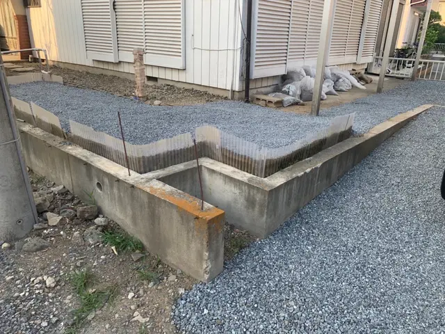 〘砂利敷き〙除草＋防草シートも同時作業可能です！サービスの画像