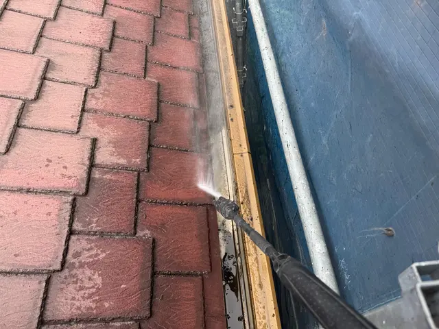 雨樋の詰まり、破損によるオーバーフロー 解決します！サービスの画像