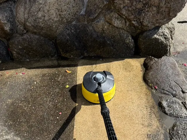 駐車場の汚れにお困りではありませんか？サービスの画像