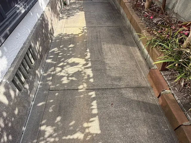 駐車場の汚れにお困りではありませんか？サービスの画像