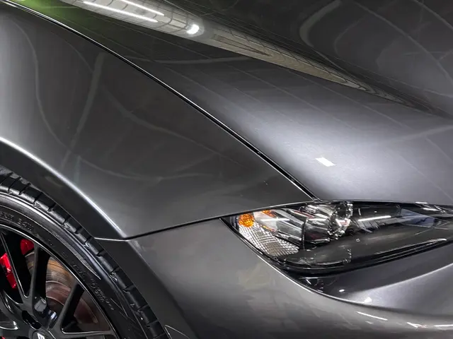 雨を弾き紫外線から守るプロのコーティングで新車の輝きを取り戻し洗車が楽になりますサービスの画像