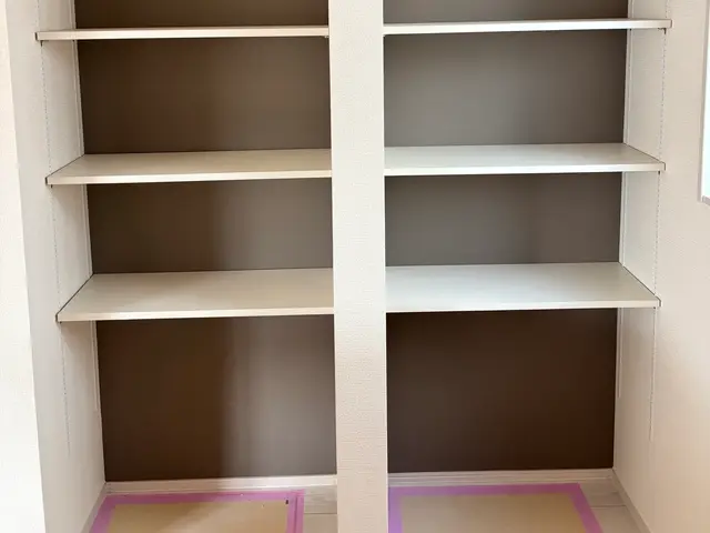 可動棚2,000台以上の取り付け実績あります。2ヶ所目以降8,000円。サービスの画像